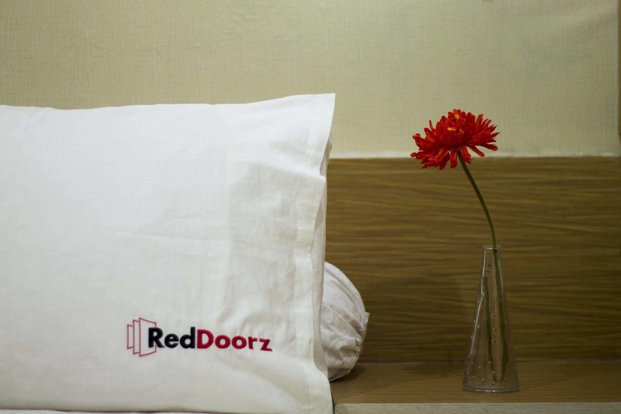 Reddoorz @ Arjuna Double Six Семіньяк Екстер'єр фото